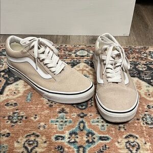 Vans Women's Sneakers in Beige and White